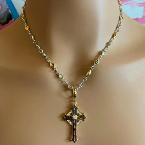 Authentic! Loree Rodkin 18k Yellow Gold + Silver Cross Diamond Necklace - Picture 10 of 12